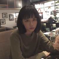 牵着我的手，闭着眼睛