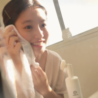 郑永贵与他家猪. 吃醋是喜欢你，生气是