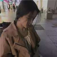 我欠他一个回头和一句解释. 我的眼泪，只为祭奠一