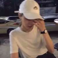 我欠他一个回头和一句解释. 我的眼泪，只为祭奠一