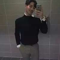 只愿杯酒可抵轻寒故人仍待我归还 还要什么男朋友，难道