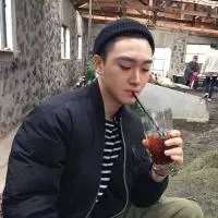 只愿杯酒可抵轻寒故人仍待我归还 还要什么男朋友，难道