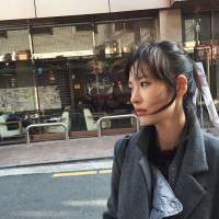 ???φ 浑浊的双眸里，忧伤成