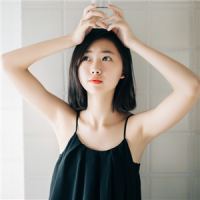 当年雄心夺天下，如今退隐只为他。 想打电话听听你的声音