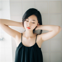当年雄心夺天下，如今退隐只为他。 想打电话听听你的声音