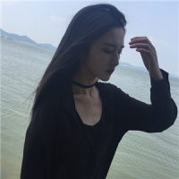 当年雄心夺天下，如今退隐只为他。 想打电话听听你的声音