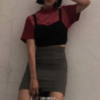 你会不会忽然的出现 在街角的咖啡店 我愿独行在皎洁月色里
