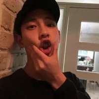 你要的男头。 和前任同班了，和现任