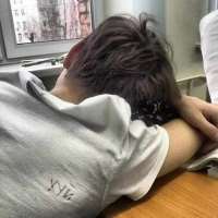 你要的男头。 和前任同班了，和现任