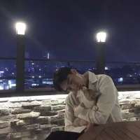 你要的男头。 和前任同班了，和现任