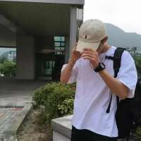 你要的男头。 和前任同班了，和现任