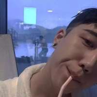 你要的男头。 和前任同班了，和现任