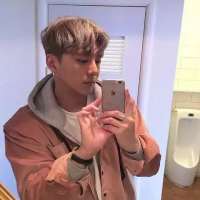 你要的男头。 和前任同班了，和现任