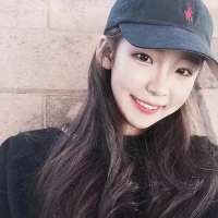 你要的女头。 时光流逝，我们还在留