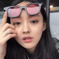 你要的女头。 时光流逝，我们还在留