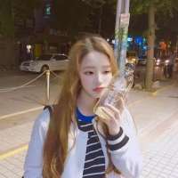 你要的女头。 时光流逝，我们还在留