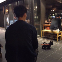 人从众 只是比较敏感 刚好感