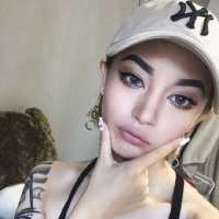 值不值得只有自己了解； 别把你的悲伤传染给我