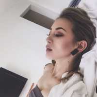 值不值得只有自己了解； 别把你的悲伤传染给我