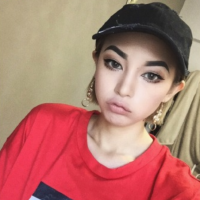 值不值得只有自己了解； 别把你的悲伤传染给我