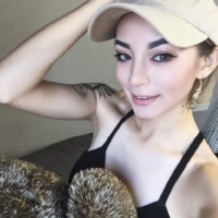 值不值得只有自己了解； 别把你的悲伤传染给我