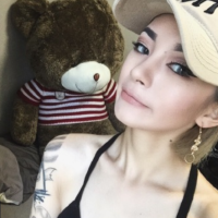 值不值得只有自己了解； 别把你的悲伤传染给我