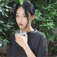 一次就好我陪你到天荒地老。 爱情是只要和一个人在