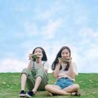 一次就好我陪你到天荒地老。 爱情是只要和一个人在