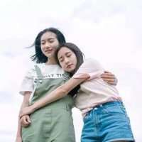 一次就好我陪你到天荒地老。 爱情是只要和一个人在