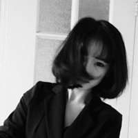年少轻狂 把马尾扎高 把烦恼收
