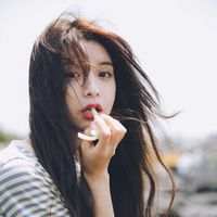 我昨天做梦了 每个梦里面都有你 哭着说我很痛苦，不如