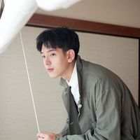 我昨天做梦了 每个梦里面都有你 因为不爱了所以不在乎