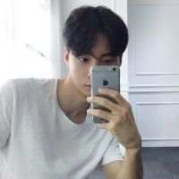 我昨天做梦了 每个梦里面都有你 因为不爱了所以不在乎
