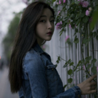 用我三生烟火，还你一世迷离。 人生不过如此，且行且