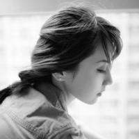 孤友与酒。 我可以装作还小，你们