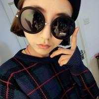 孤友与酒。 你说生活好难 我不知