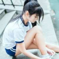 裙解 不会巴结人 风光落魄