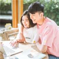 像野猫没了归宿。 林处：“一起吹了晚风