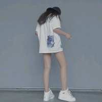 我喜欢你的名字和你笑的样子. 后来才明白深夜里的文