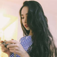 终归一句人在尘埃 不要太在乎一个人，越