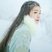 四月. “他要走就放手 多说