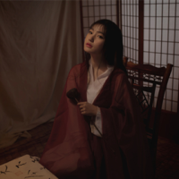 四月. “他要走就放手 多说