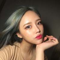 LINGHAN 她只喝酒不说话，眼泪