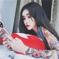 我想你说 他在距她几步之遥的地