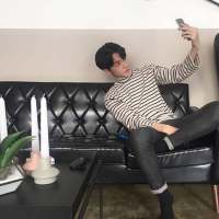 离人怎挽。 唯求与他共搭未来的列