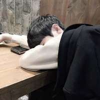 离人怎挽。 唯求与他共搭未来的列