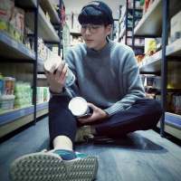 离人怎挽。 唯求与他共搭未来的列
