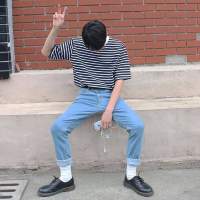 怀中抱软猫. 所谓坚持，不过是把泪
