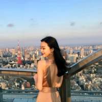 妆罢低声问夫婿 画眉深浅入无时. 那风景再美 哪及你般