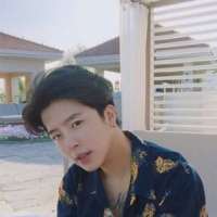 金贤宇 / 没有快乐，笑容如花又